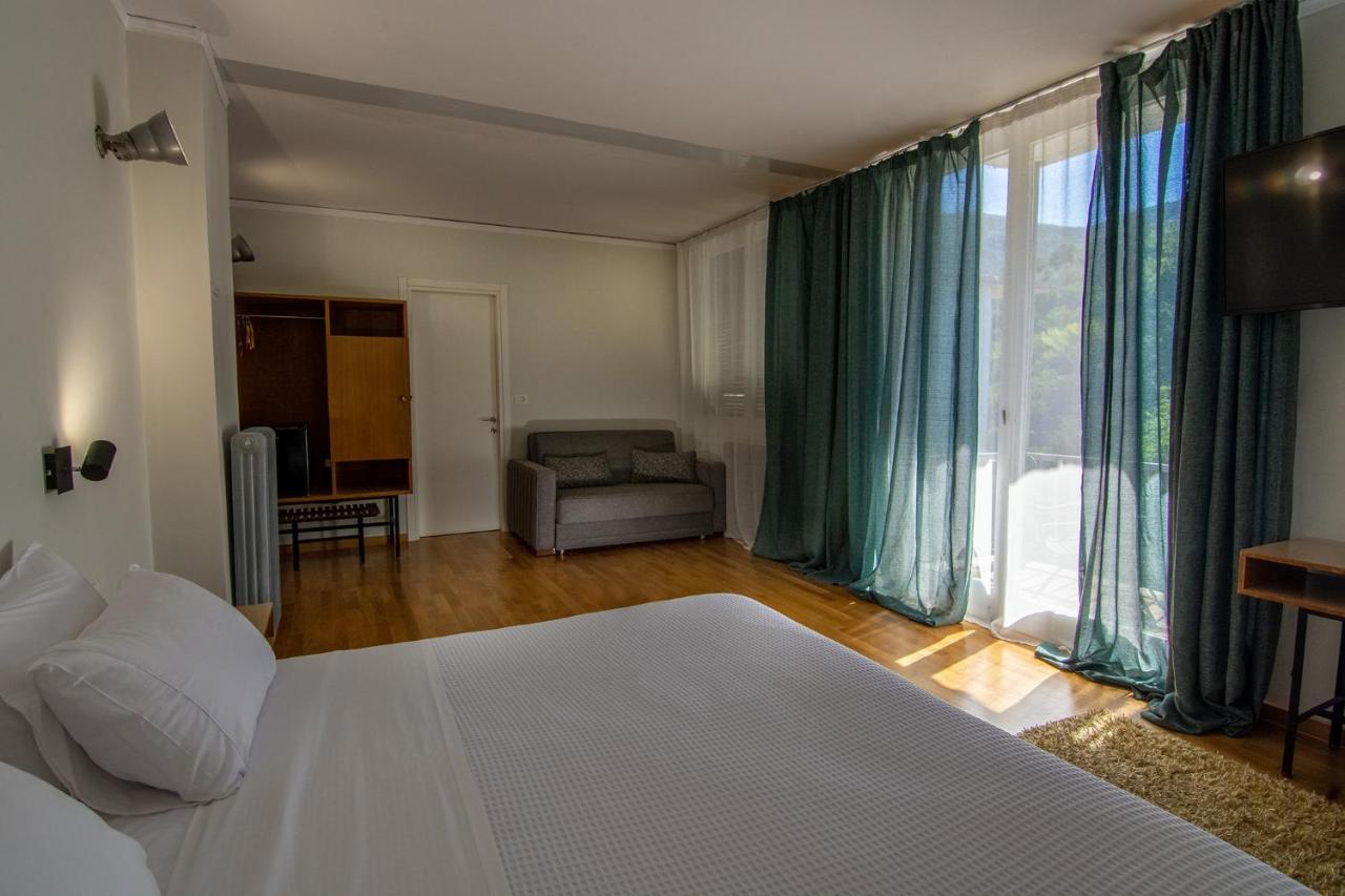 Theoxenia Hotel Андрицаина Екстериор снимка